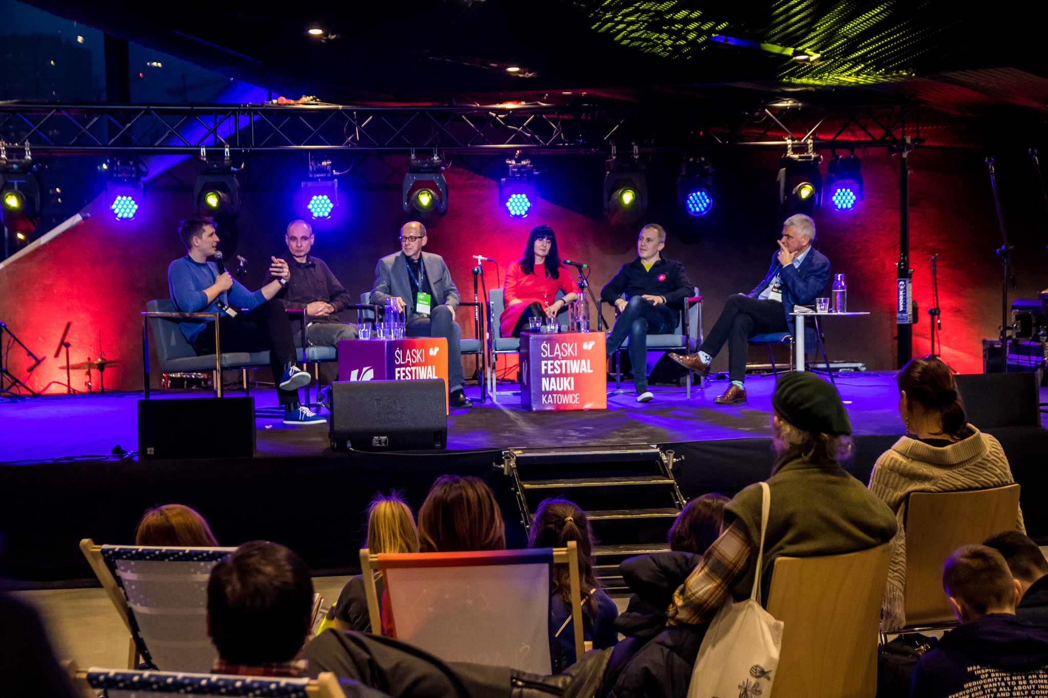 Laureaci Nagrody POP Science podczas dyskusji na scenie. Fot. materiały ŚFN KATOWICE