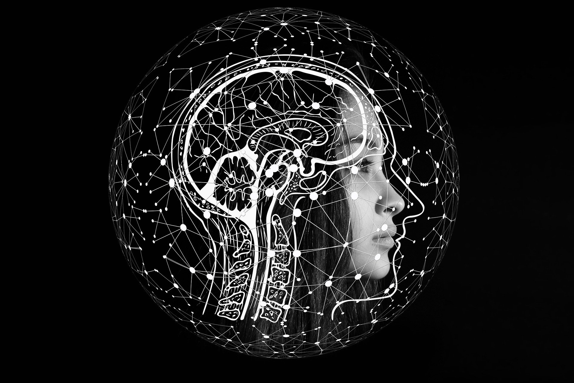 Grafika przedstawia widzianą z profilu twarz dziewczyny. Na zdjęcie naniesiono rysunkowy mózg oraz górny odcinek kręgosłupa. Wszystko to zamknięte jest w kuli złożonej z punkcików połączonych liniami. Tło grafiki jest czarne.