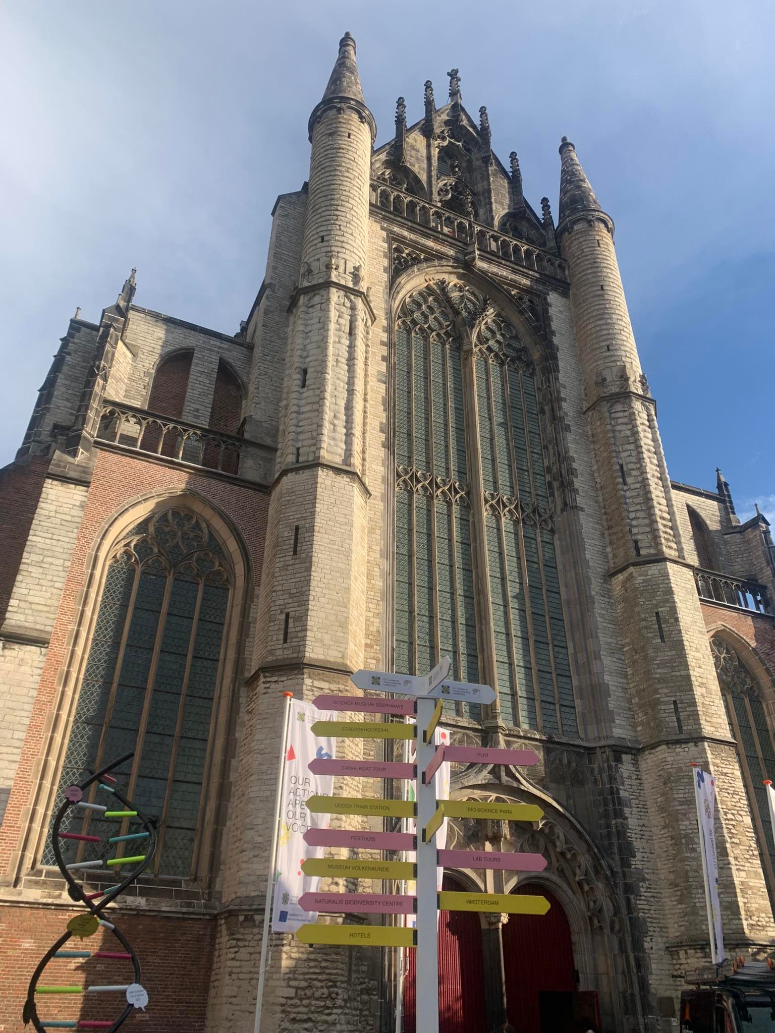 Front kościoła gotyckiego Hooglandse Kerk